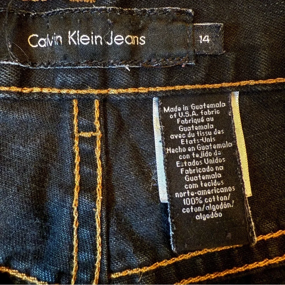 Calvin Klein Jeans women’s dark wash denim shorts size 14